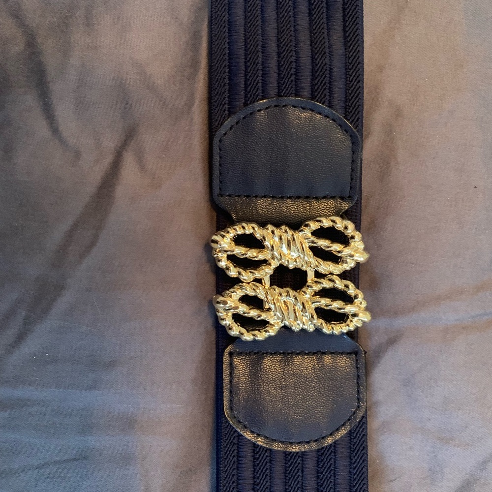 EUC Lilly Pulitzer navy and gold belt size m/l